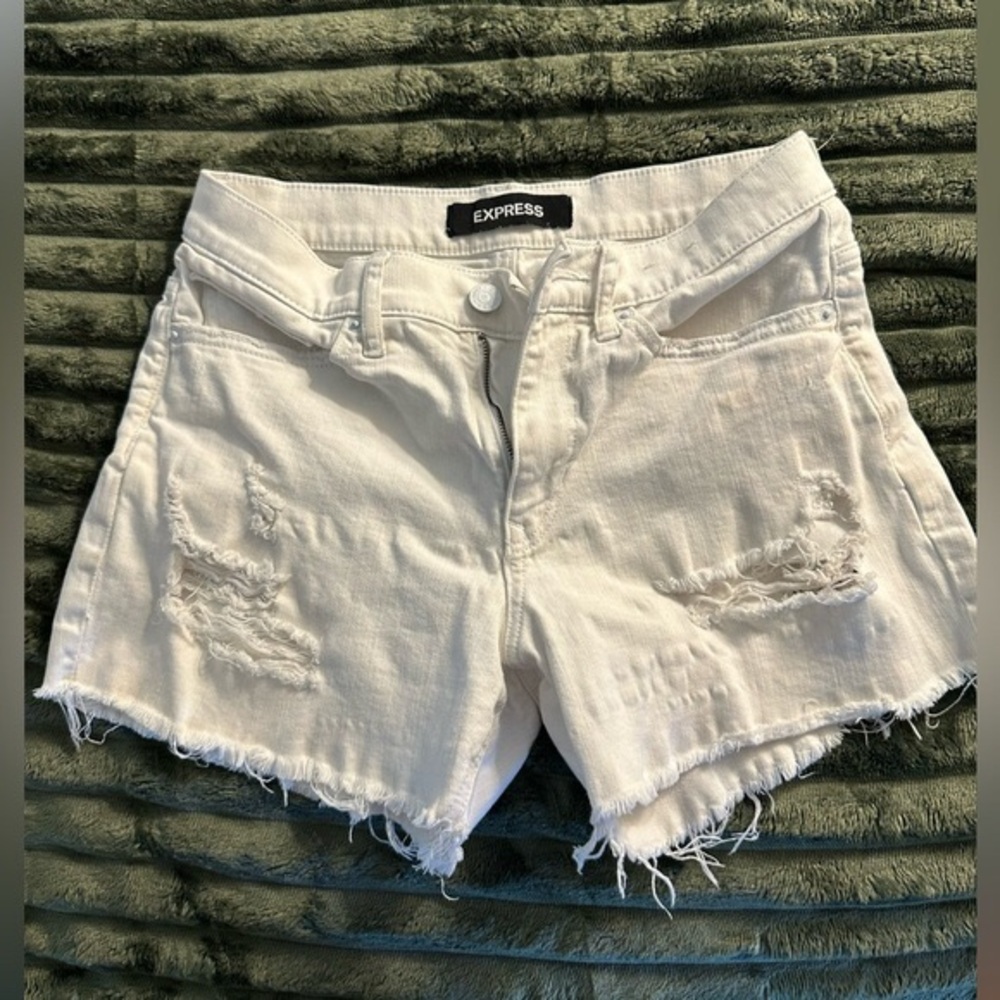 Express Women's Cream Distressed Shorts